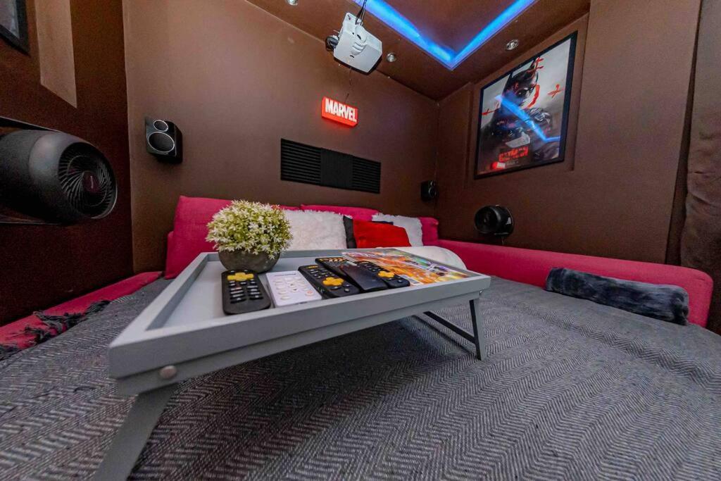 Unique Home W/Garden Hot Tub, Sauna & Cinema Room Londra Esterno foto