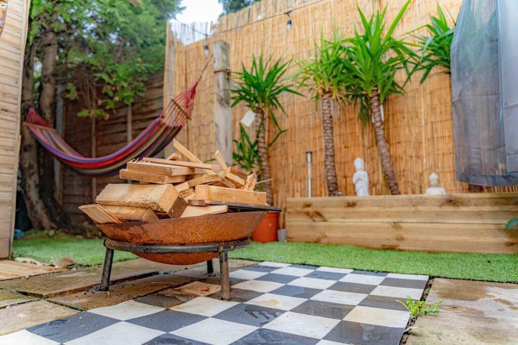 Unique Home W/Garden Hot Tub, Sauna & Cinema Room Londra Esterno foto